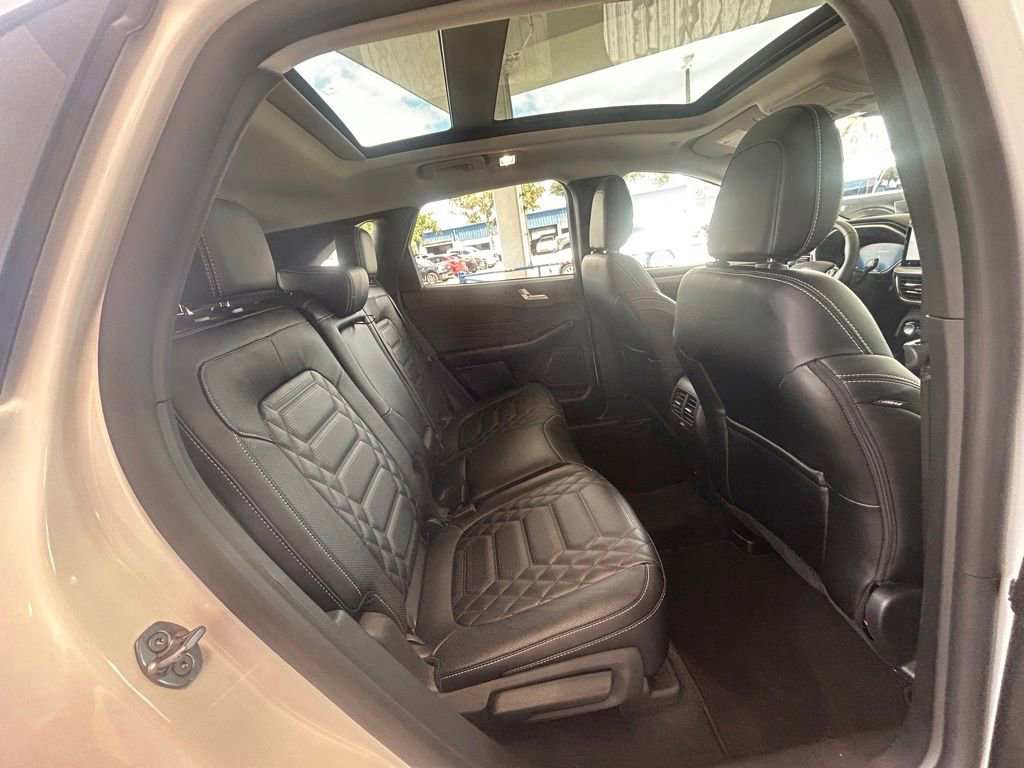 Certified 2024 Ford Escape SE w/ PHEV Premium Package FWD image 33