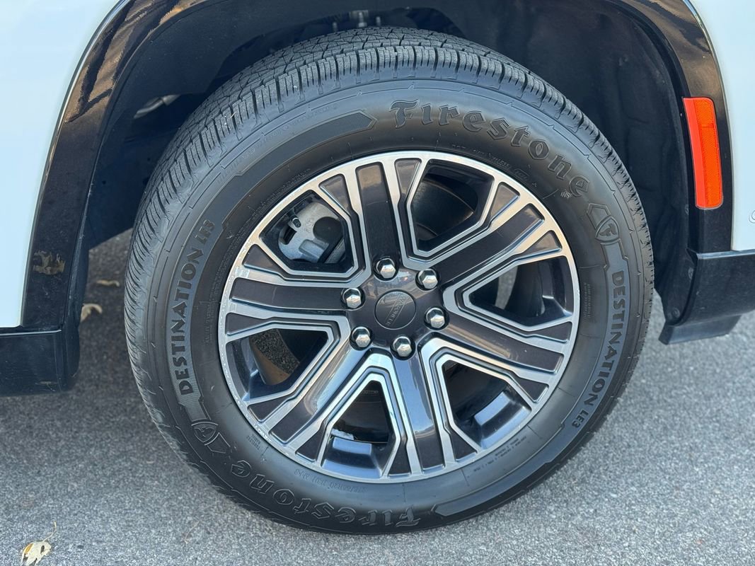 Used 2024 Jeep Wagoneer L Series II w/ Flexible Seating Group image 11