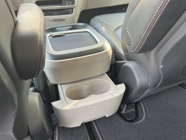 Used 2020 Chrysler Pacifica Touring-L Plus w/ Advanced Safetytec Group FWD image 25