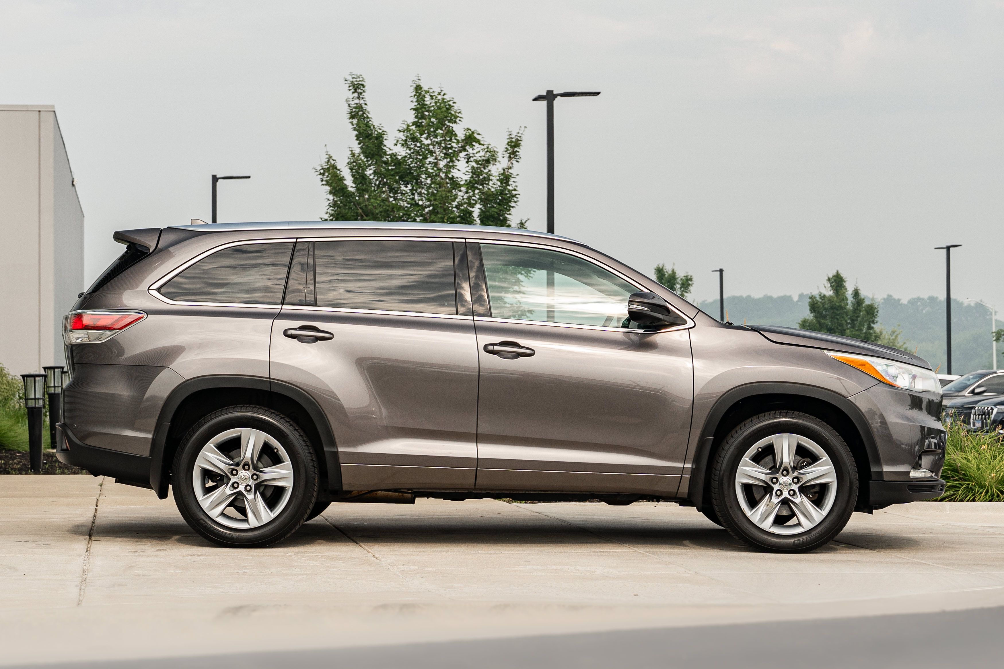Used 2015 Toyota Highlander Limited Platinum AWD/4WD image 3