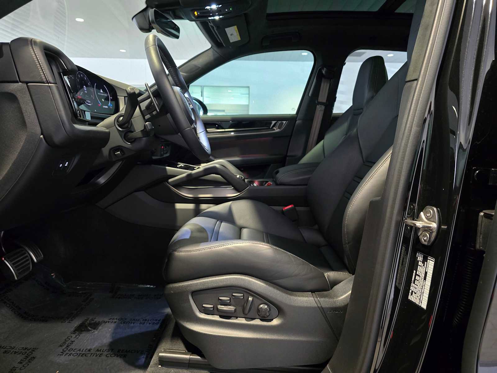 Used 2025 Porsche Cayenne Turbo image 23