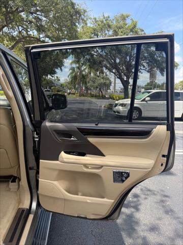 Used 2018 Lexus LX 570 4WD image 17