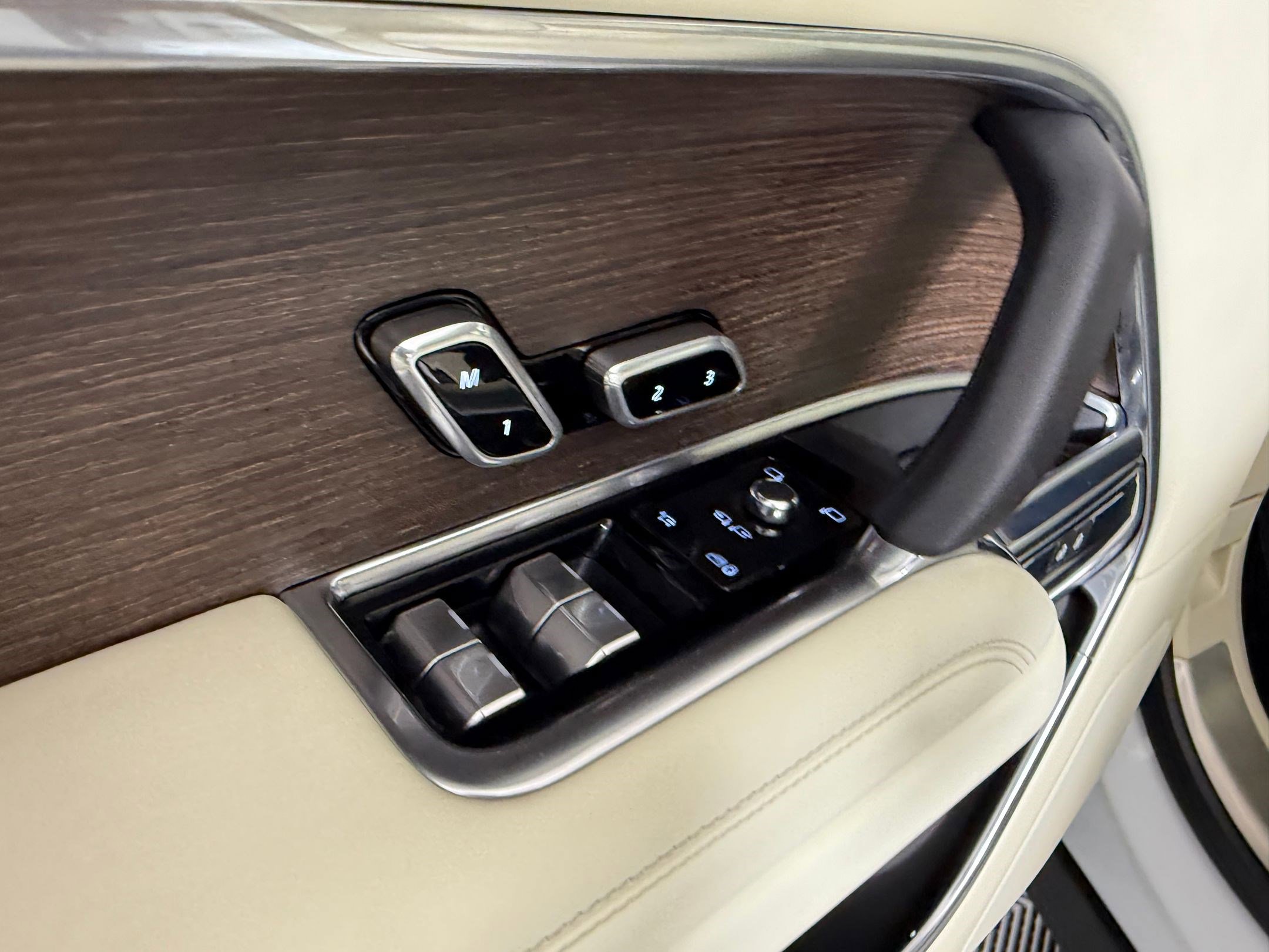 Used 2023 Land Rover Range Rover SE image 21