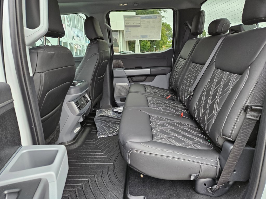 New 2026 Ford F250 XLT w/ XLT Premium Package AWD/4WD image 18
