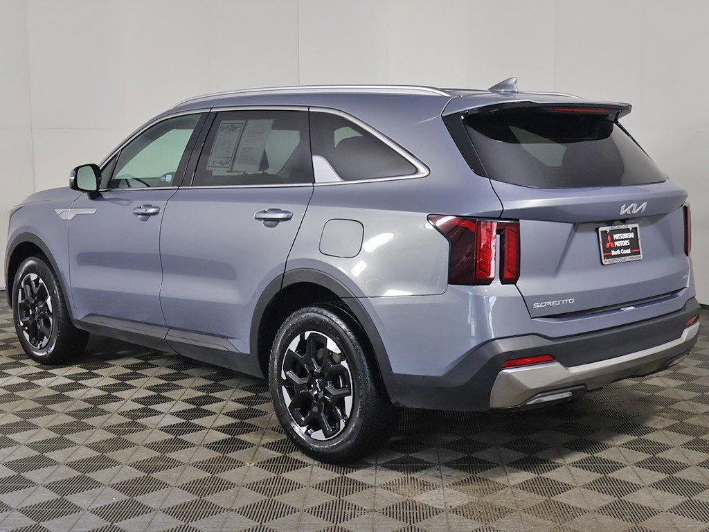 Used 2024 Kia Sorento S image 10