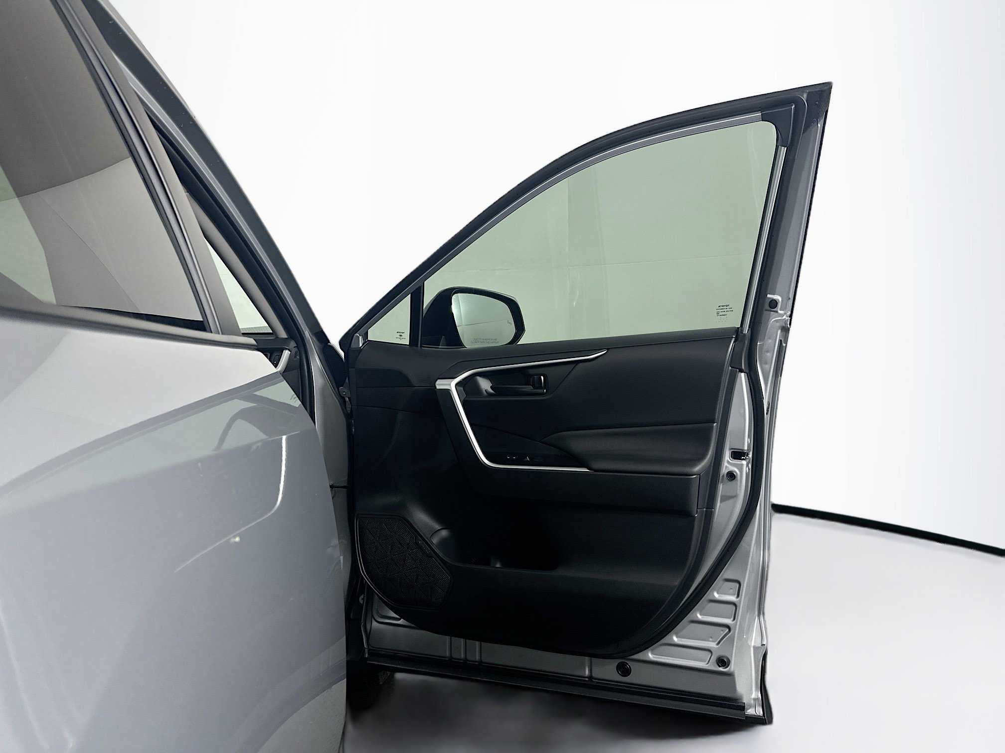 Used 2025 Toyota RAV4 LE image 31