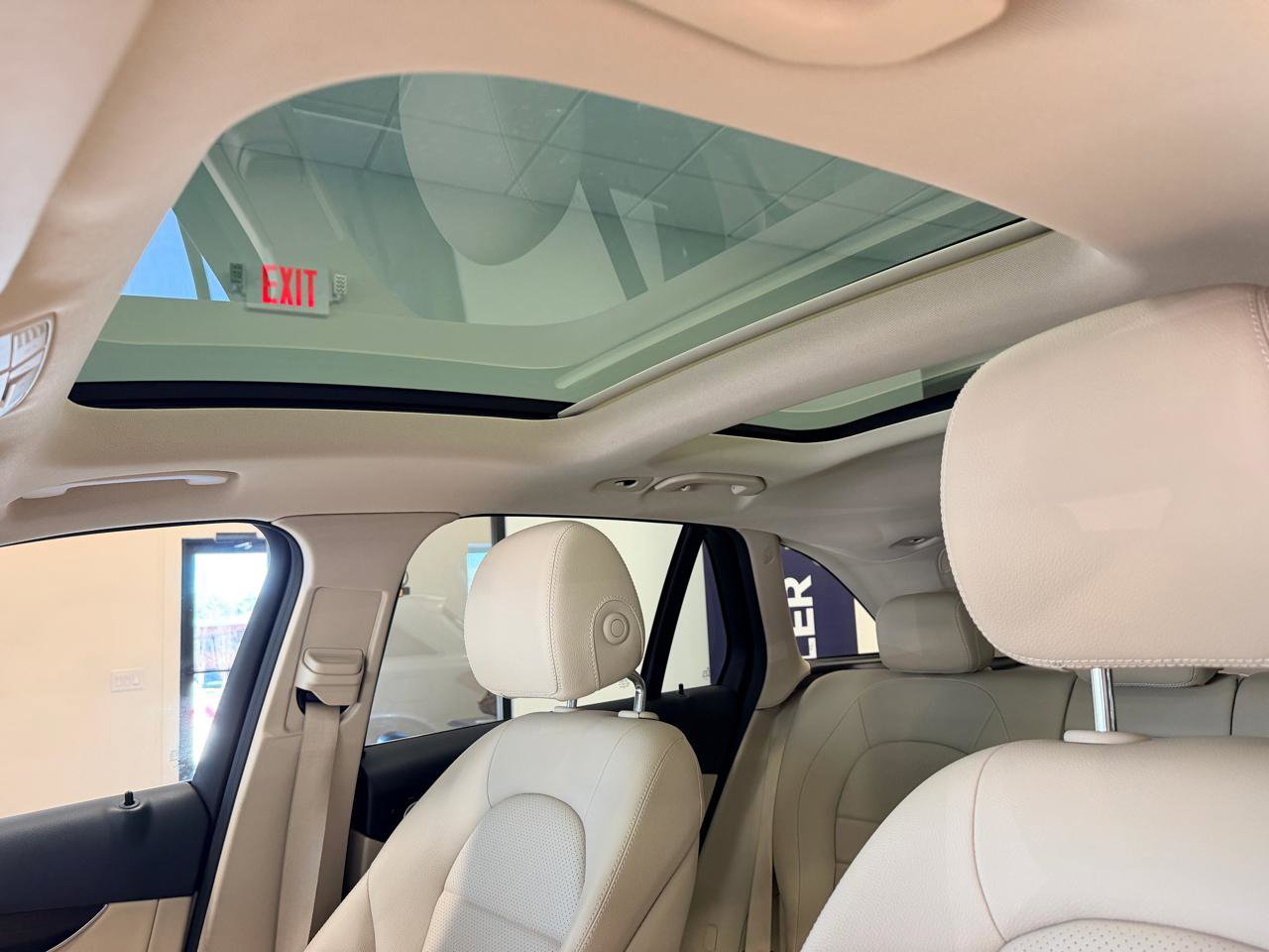 Used 2019 Mercedes-Benz GLC 300 4MATIC image 23