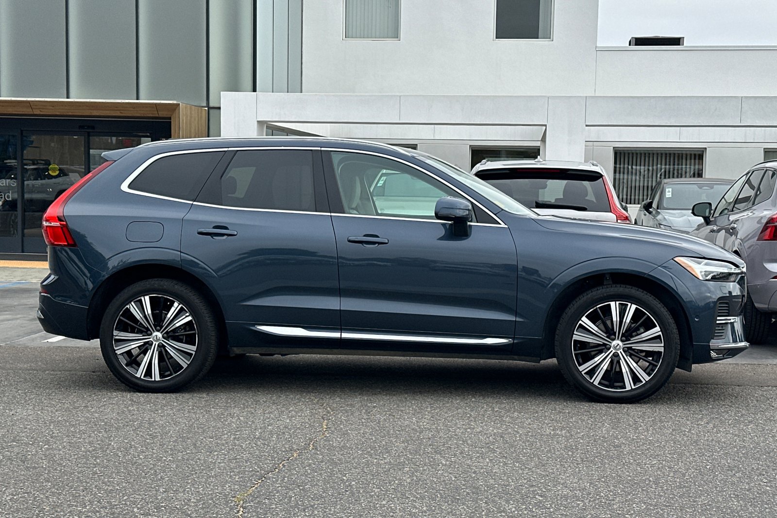 Certified 2023 Volvo XC60 B5 Plus w/ Protection Package Premier FWD image 3