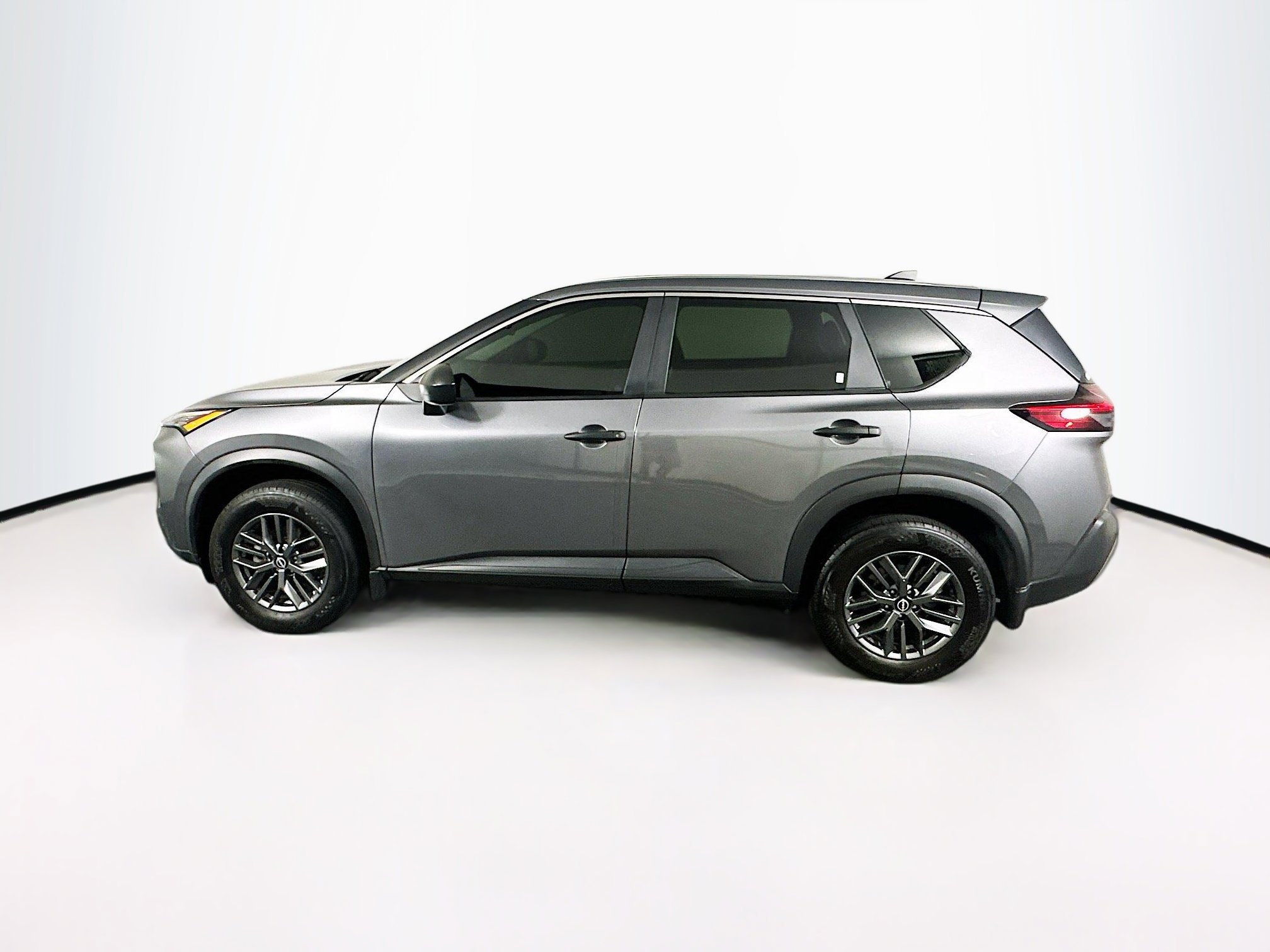 Used 2023 Nissan Rogue S FWD image 4