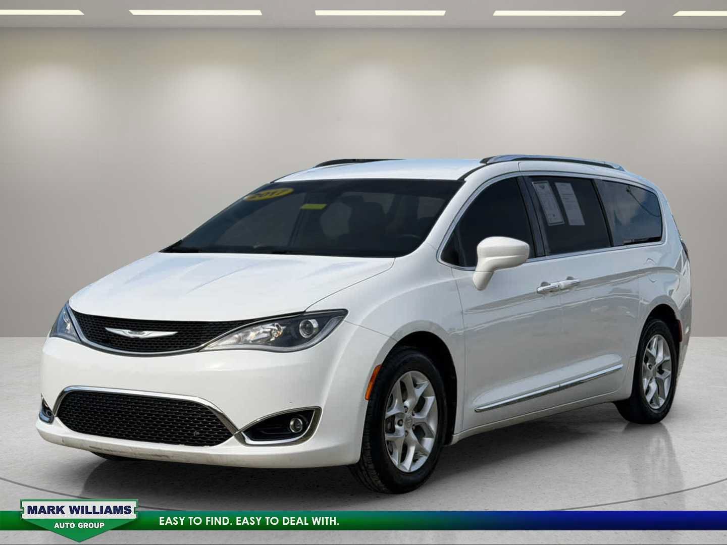 Used 2017 Chrysler Pacifica Touring-L Plus w/ Tire & Wheel Group FWD image 2