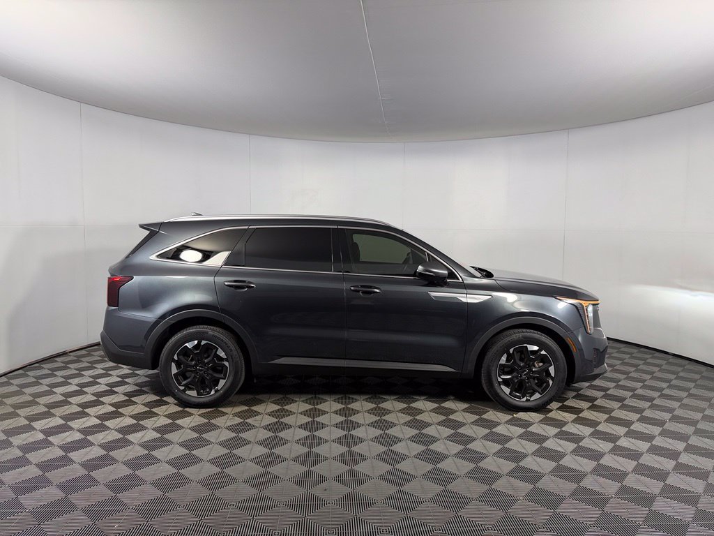 Used 2024 Kia Sorento S w/ Panoramic Sunroof Package FWD image 4