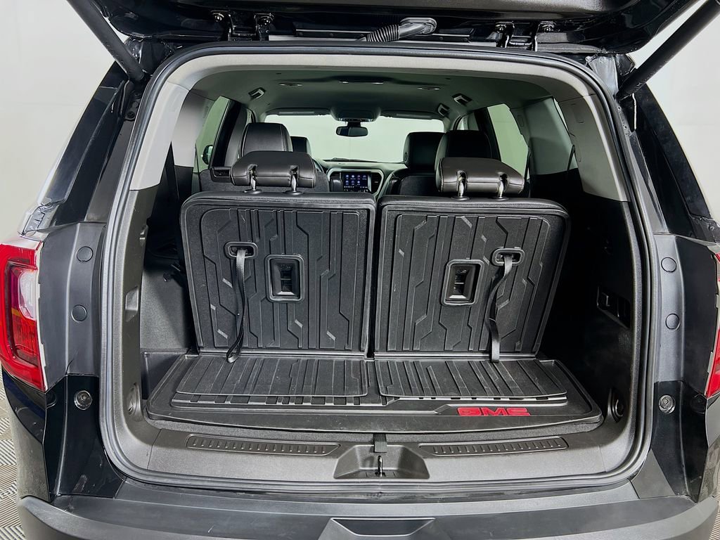 Used 2023 GMC Acadia SLT w/ Technology Package image 27