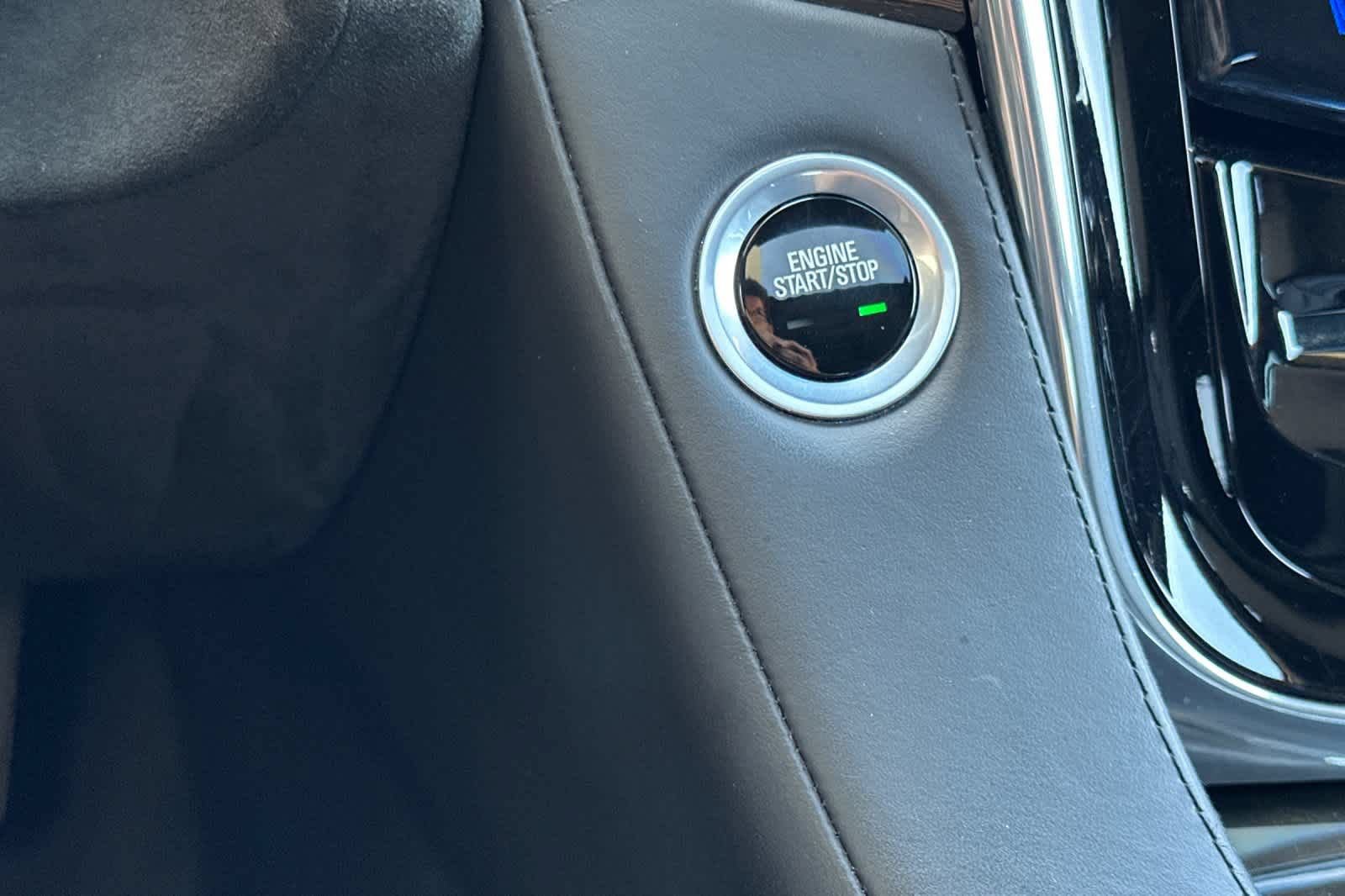 Used 2018 Cadillac Escalade Platinum AWD/4WD image 26