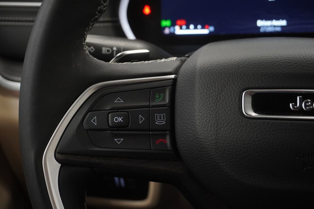 Certified 2024 Jeep Grand Cherokee Limited w/ Black Appearance Package image 39
