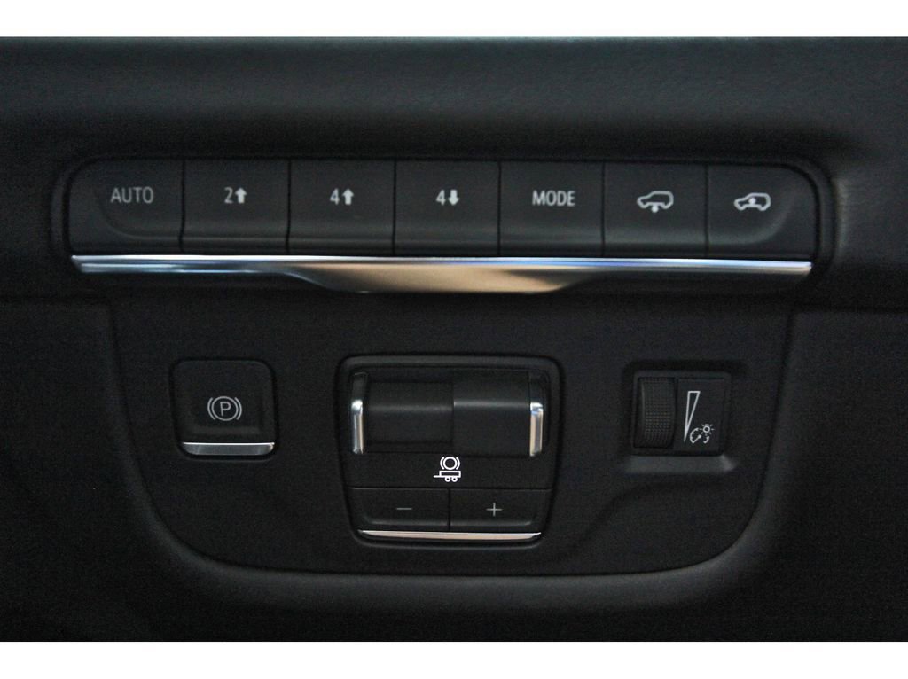 Certified 2025 Cadillac Escalade ESV Sport Platinum image 18