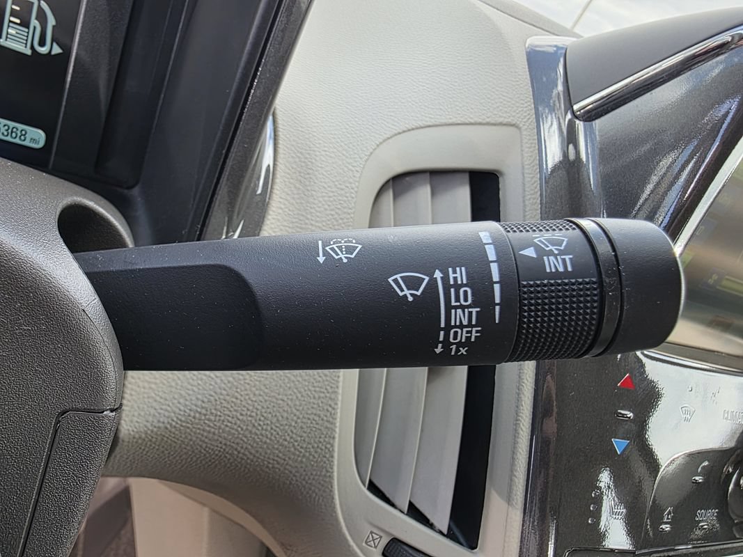 Used 2014 Chevrolet Volt w/ Enhanced Safety Package 1 FWD image 26