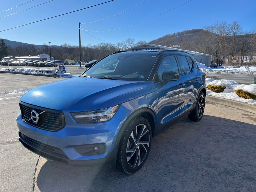 Used 2019 Volvo XC40 T5 R-Design image 2