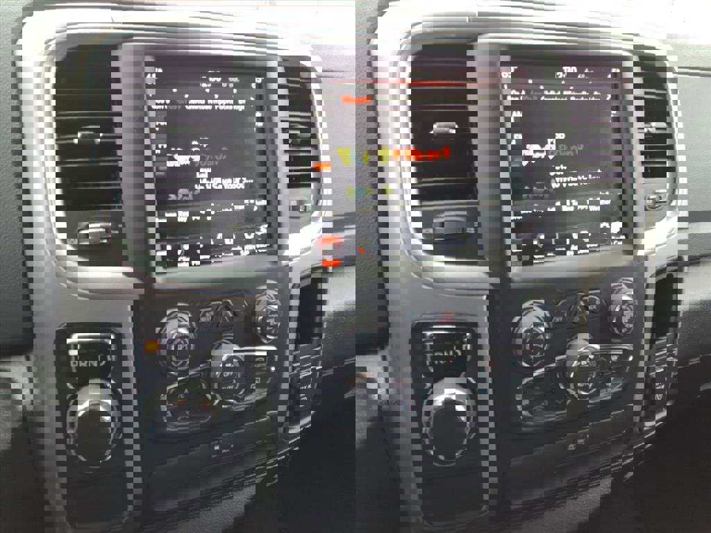 Used 2019 RAM 1500 Classic SLT w/ Luxury Group image 19