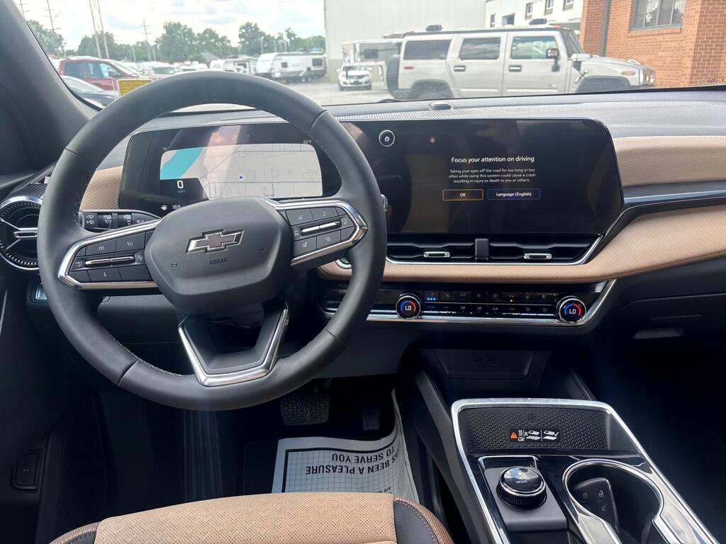 Used 2025 Chevrolet Equinox ACTIV w/ Convenience Package III image 18