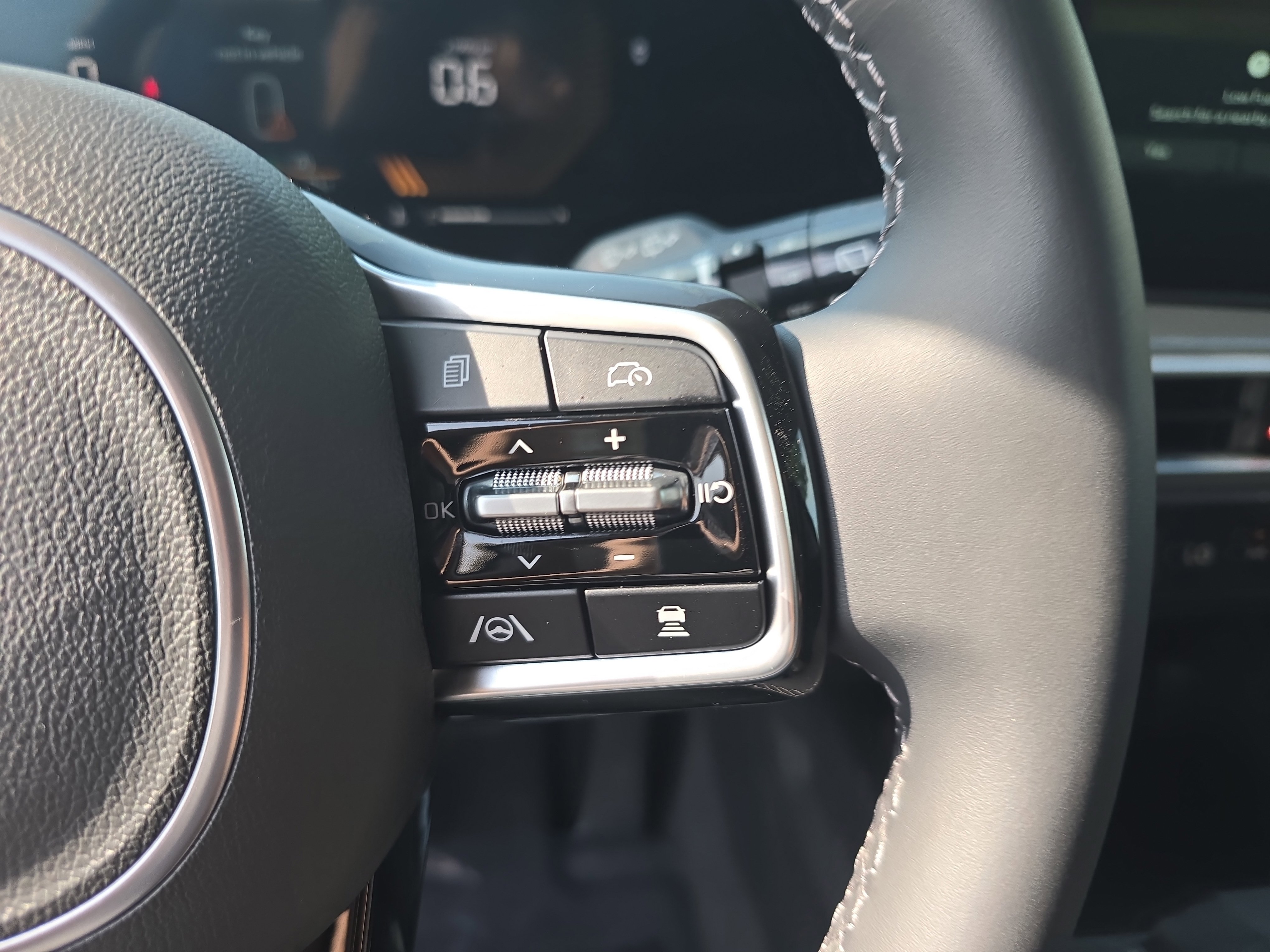 New 2025 Kia Sorento S image 18