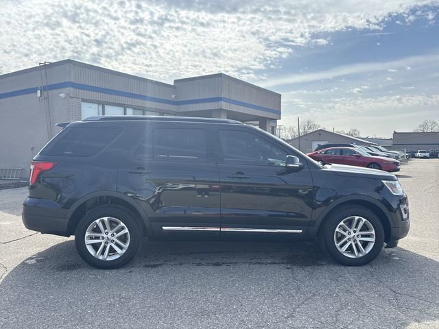 Certified 2017 Ford Explorer XLT image 4