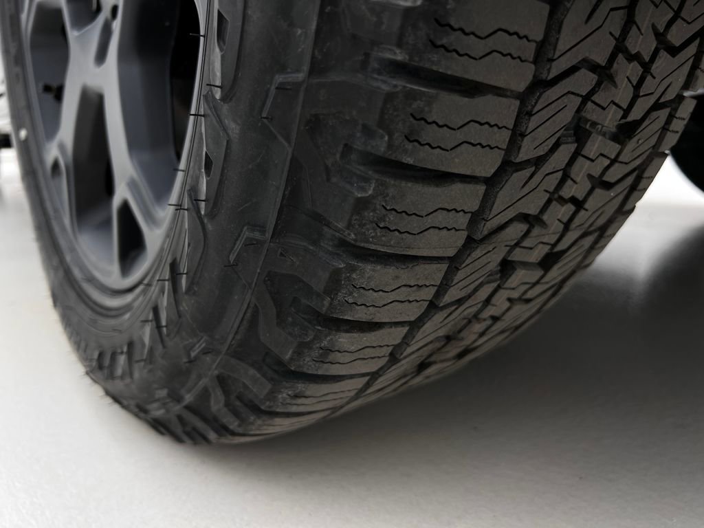 Used 2025 Toyota Sienna XLE Woodland Edition image 36