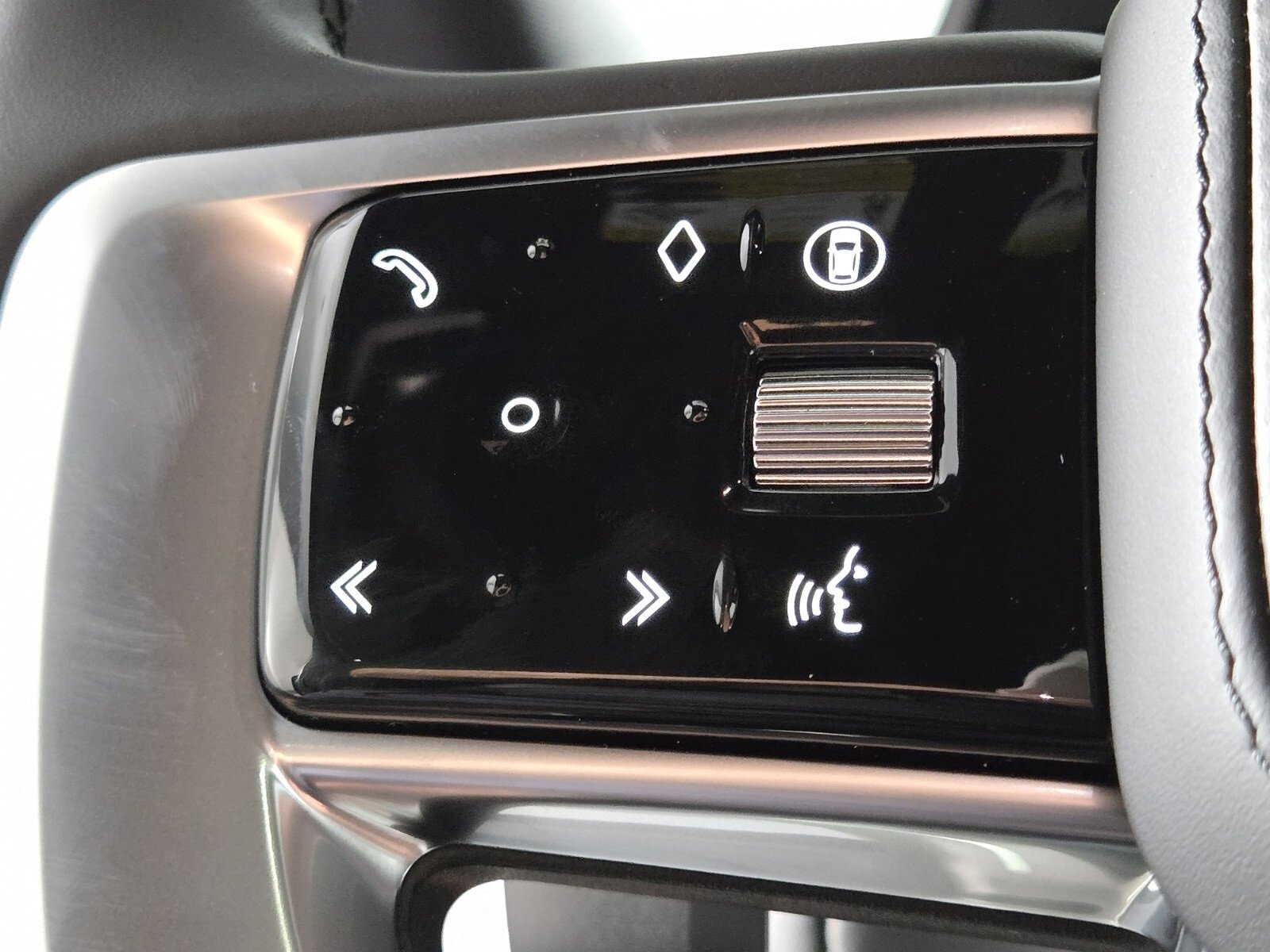 New 2025 Land Rover Range Rover Long Wheelbase SE image 23