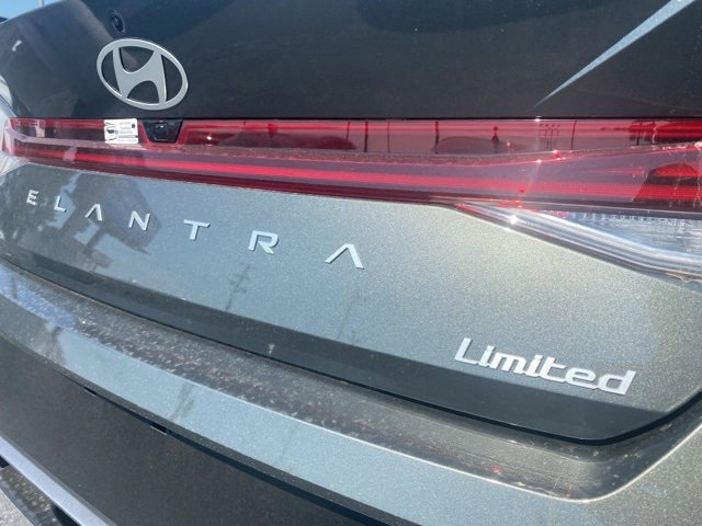 New 2025 Hyundai Elantra Limited image 29
