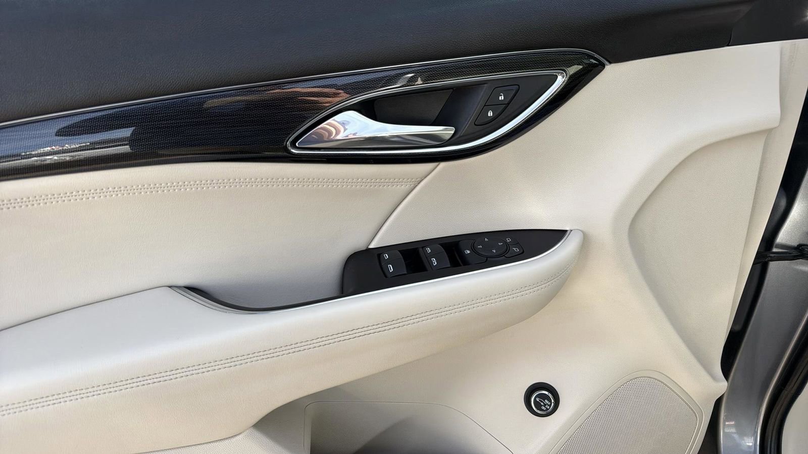 Used 2022 Buick Envision Preferred image 12