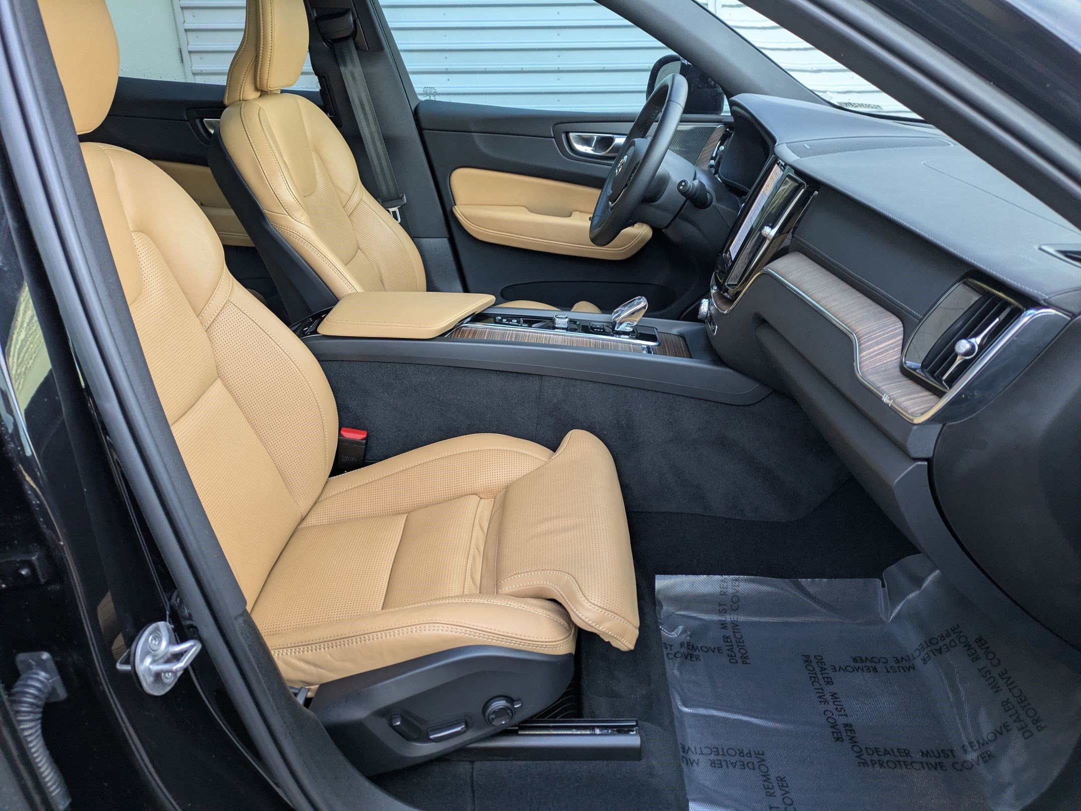 Certified 2023 Volvo XC60 B6 Ultimate w/ Protection Package Premier image 33