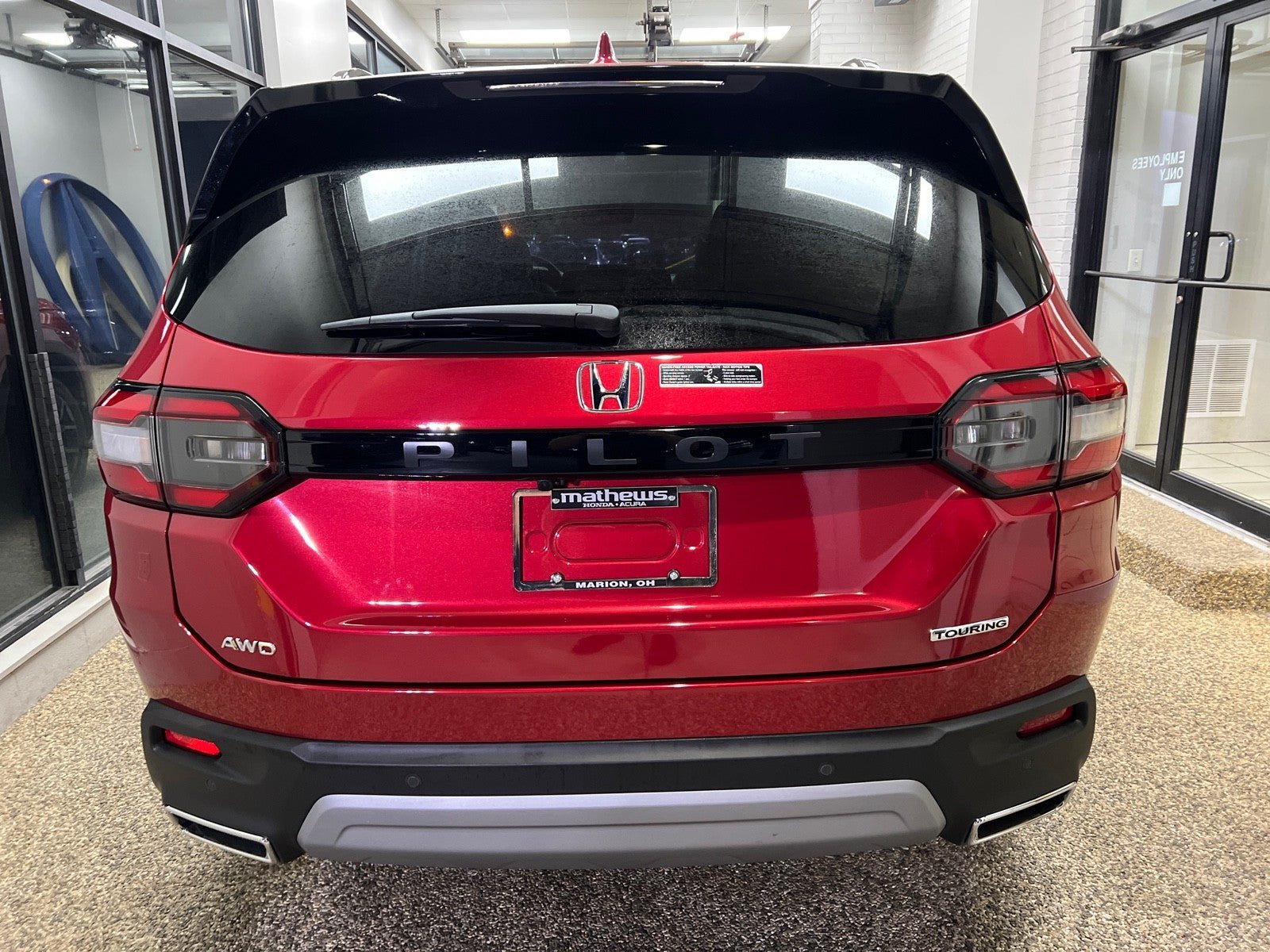 Used 2025 Honda Pilot Touring image 3