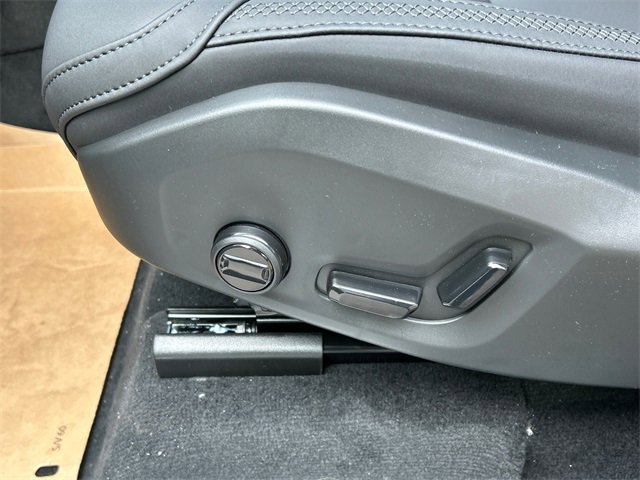 New 2026 Volvo XC90 B6 Plus w/ Protection Package image 8