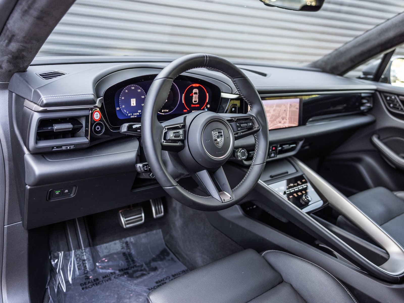 Certified 2025 Porsche Macan Turbo Electric AWD/4WD image 4