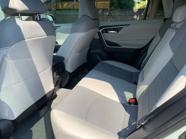 Used 2020 Toyota RAV4 XLE Premium FWD image 15