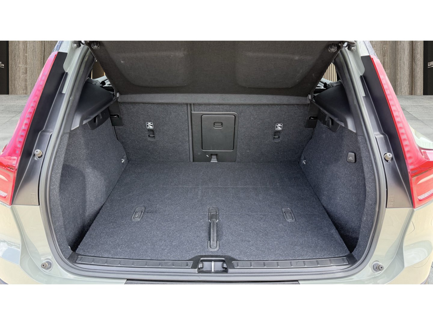Used 2023 Volvo XC40 Recharge Ultimate AWD/4WD image 11