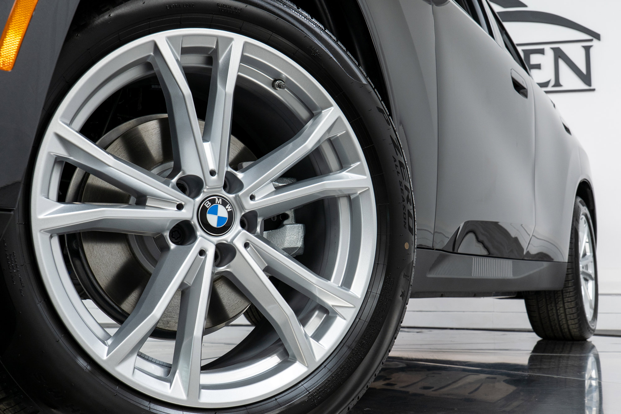 Used 2025 BMW X3 xDrive30i w/ Premium Package image 27