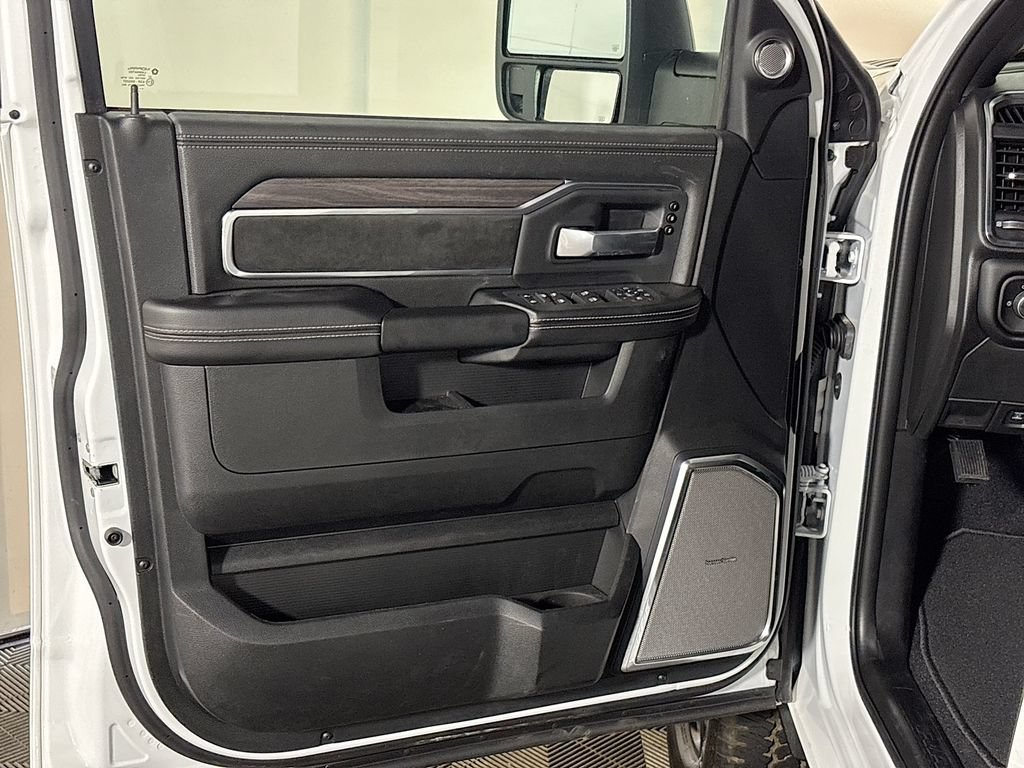 New 2026 RAM 2500 Laramie AWD/4WD image 10
