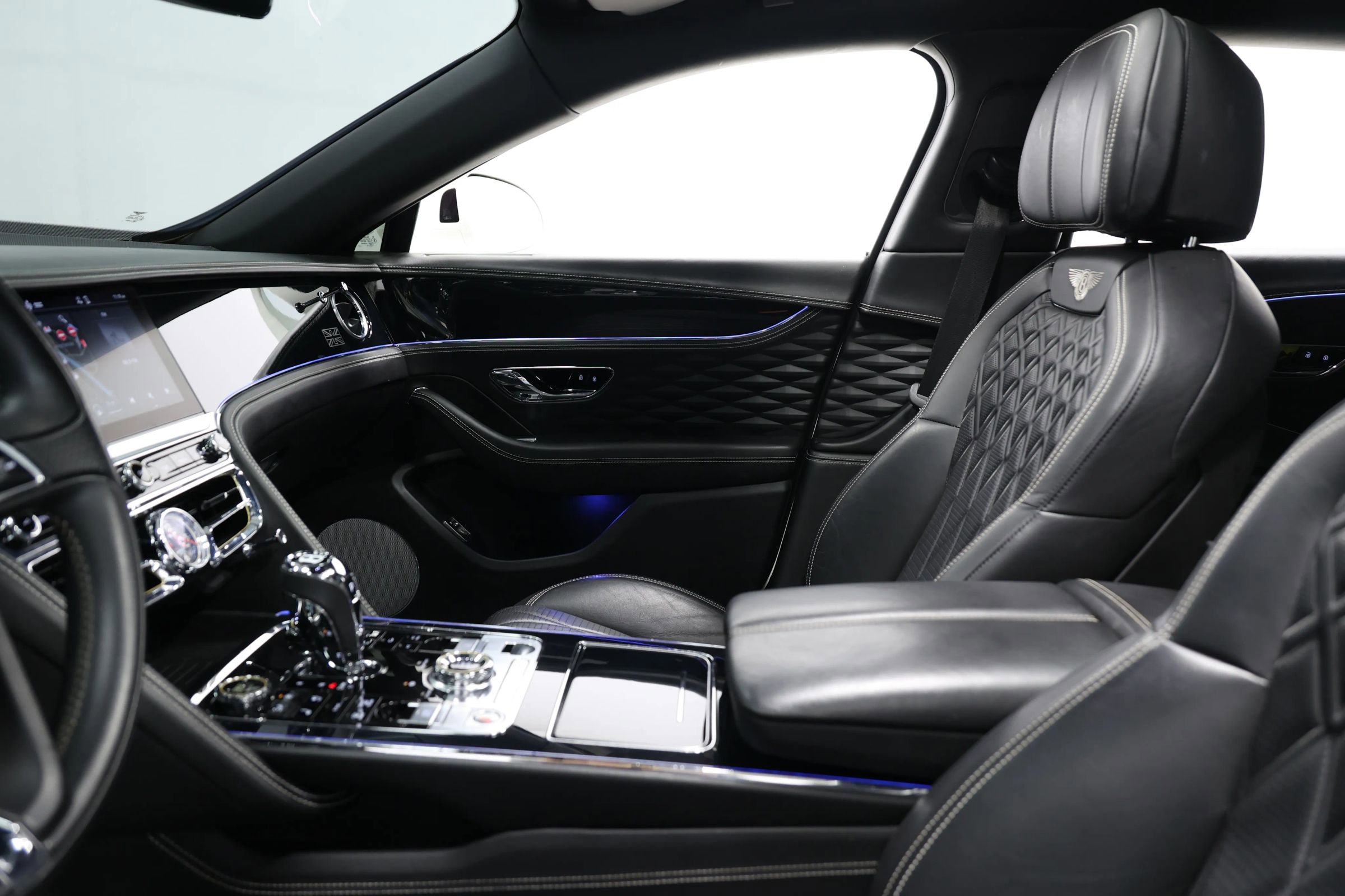 Used 2020 Bentley Flying Spur W12 image 24