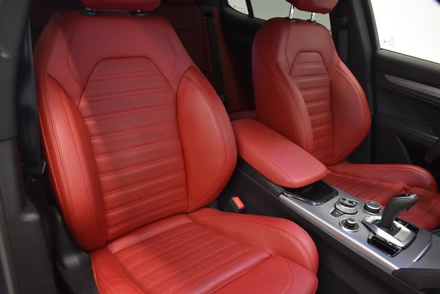 Used 2024 Alfa Romeo Stelvio Ti w/ Performance Driving Package AWD/4WD image 6