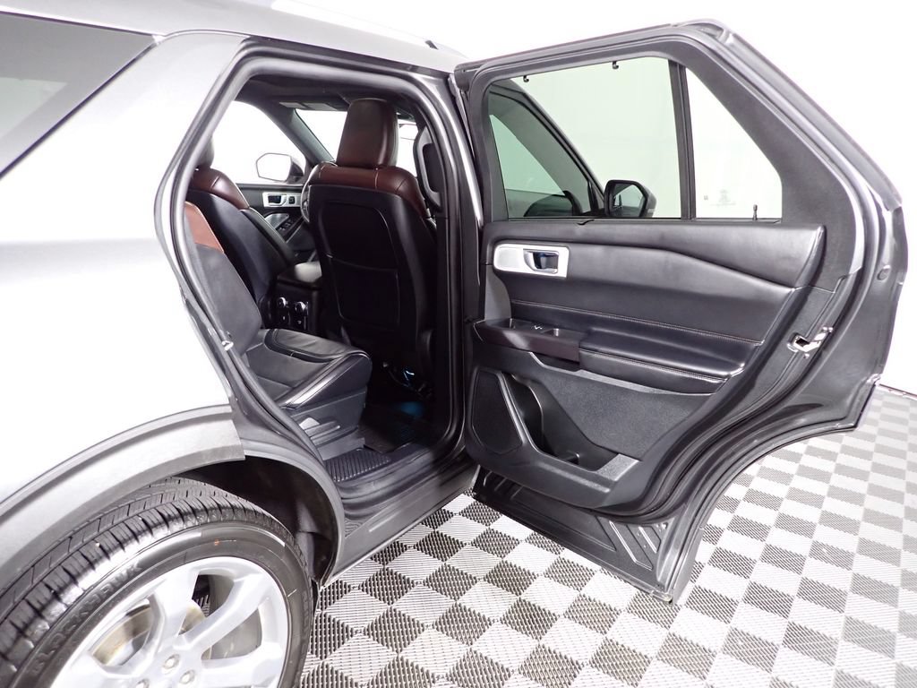 Used 2020 Ford Explorer Platinum w/ Premium Technology Package AWD/4WD image 39