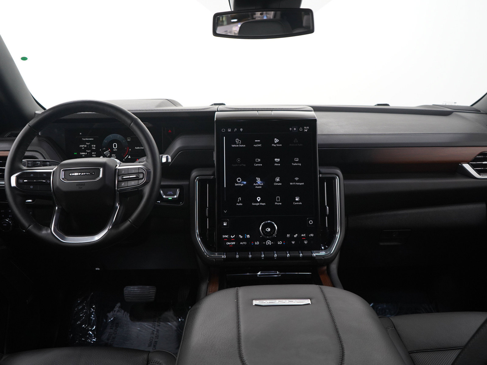 Used 2025 GMC Yukon XL Denali AWD/4WD image 17