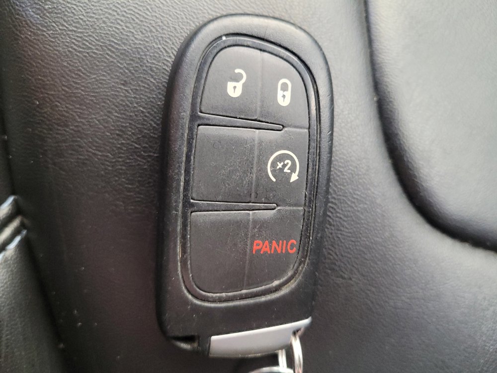 Used 2019 Jeep Cherokee Latitude Plus w/ Cold Weather Group AWD/4WD image 32