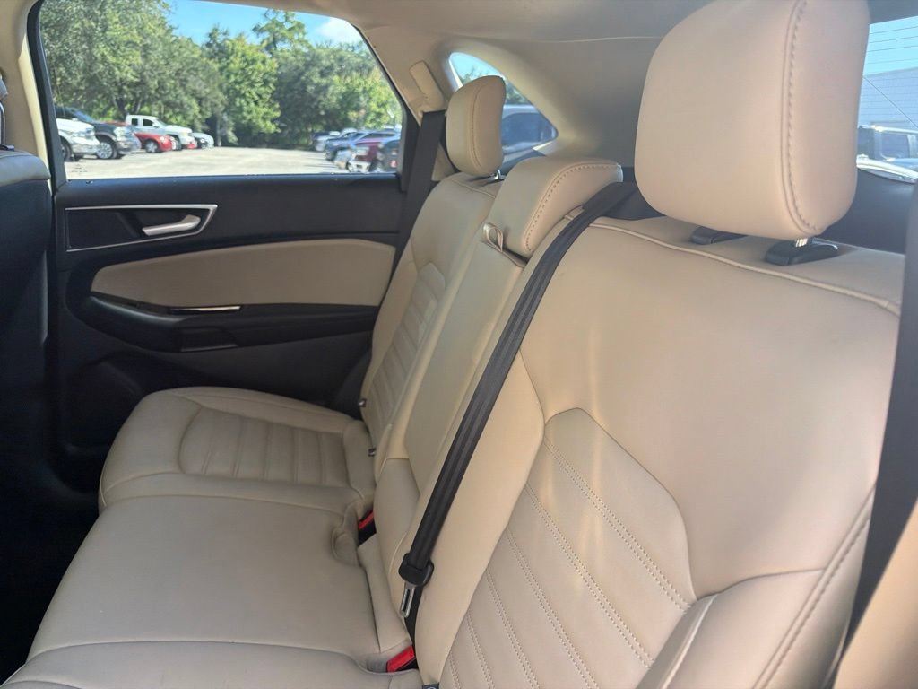 Used 2019 Ford Edge SEL w/ Equipment Group 201A FWD image 11