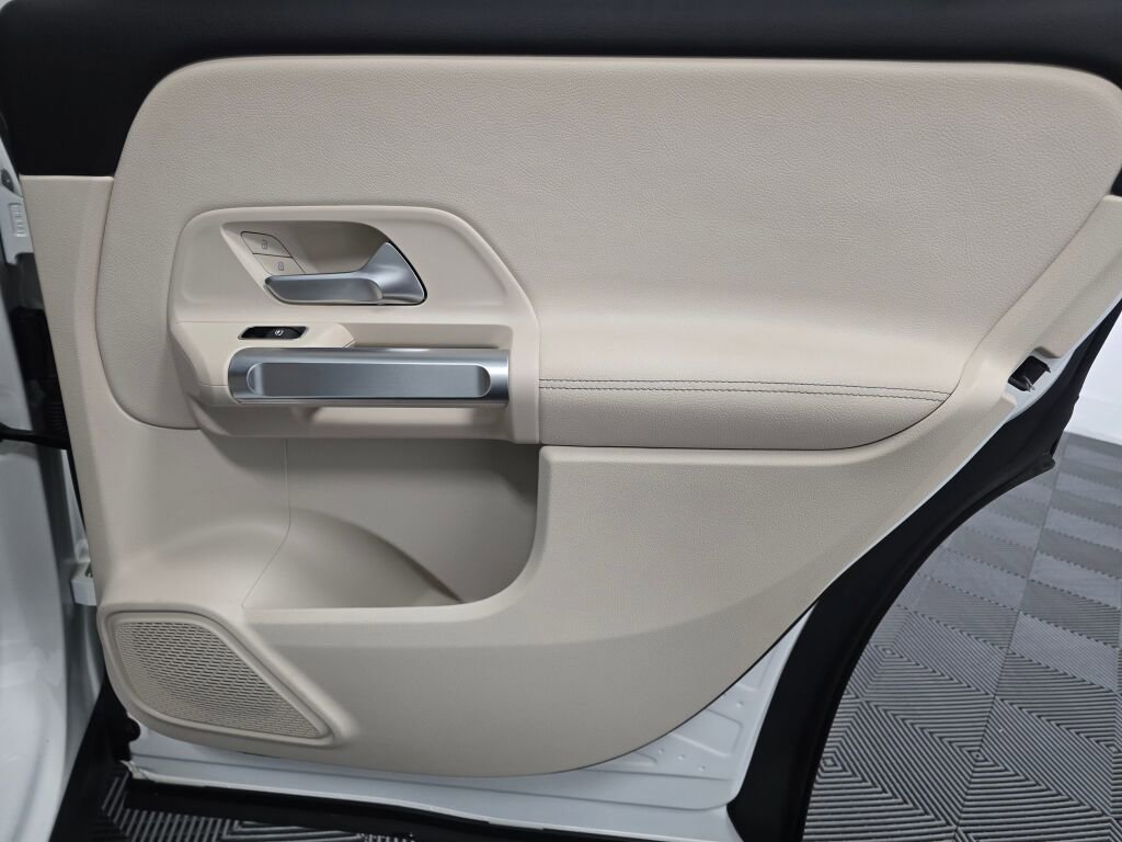 Used 2025 Mercedes-Benz GLB 250 4MATIC image 24