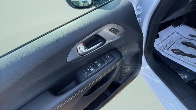 New 2026 Chrysler Pacifica Select AWD/4WD image 10