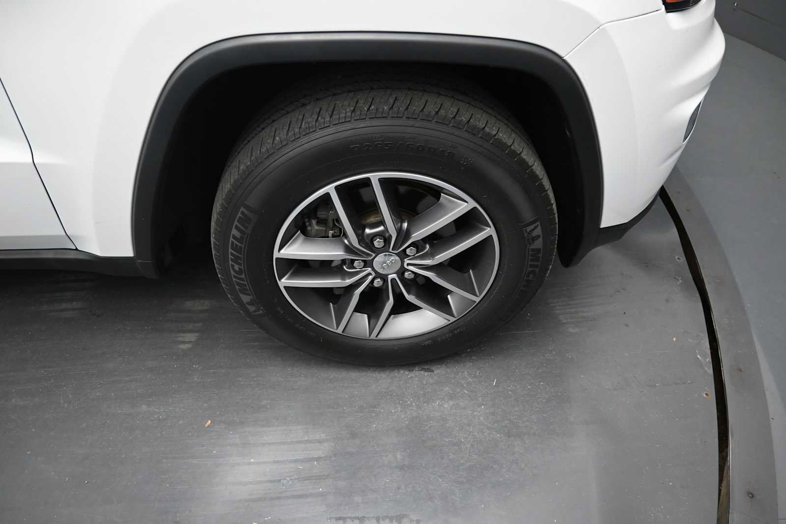 Used 2018 Jeep Grand Cherokee Laredo AWD/4WD image 10