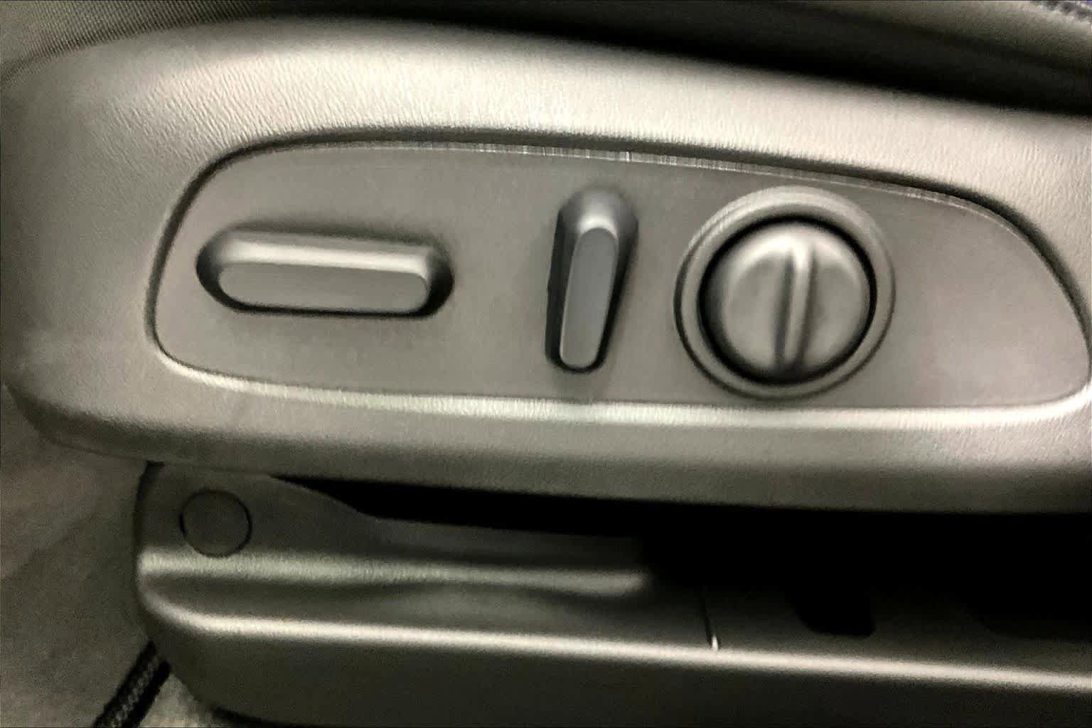 Used 2026 Buick Envista Sport Touring w/ Convenience I Package FWD image 32
