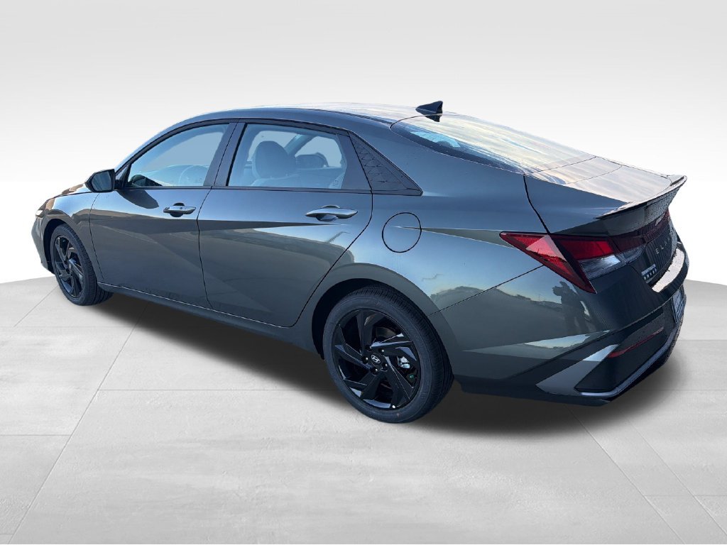 New 2026 Hyundai Elantra SEL Sport FWD image 4