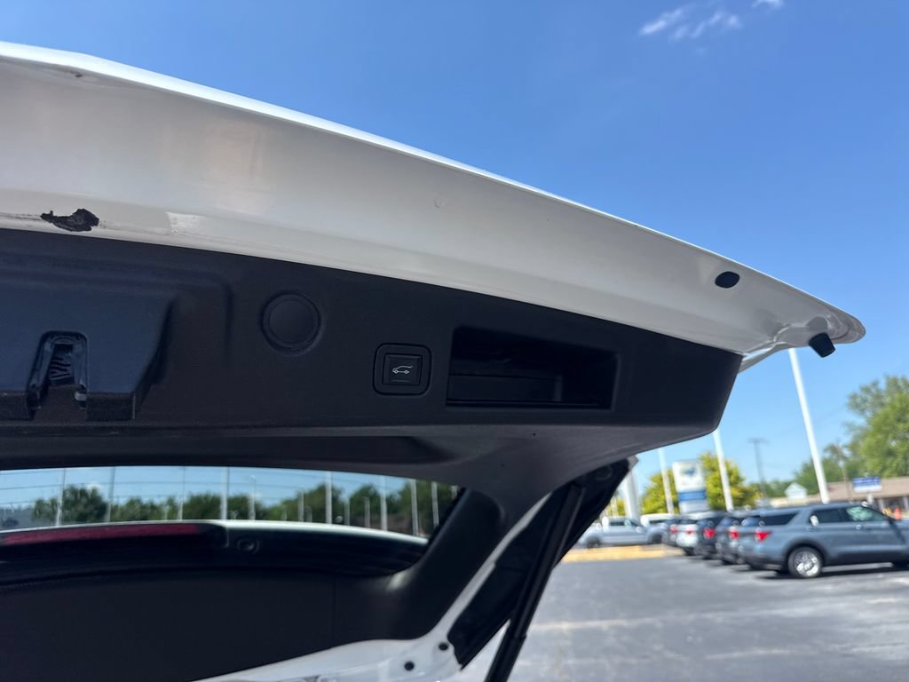 Used 2019 Chevrolet Equinox LT FWD image 16