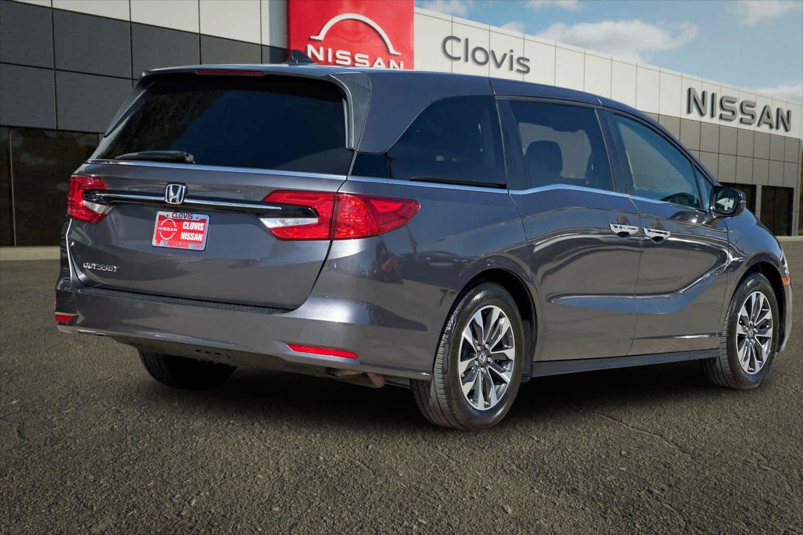 Used 2024 Honda Odyssey EX-L image 3
